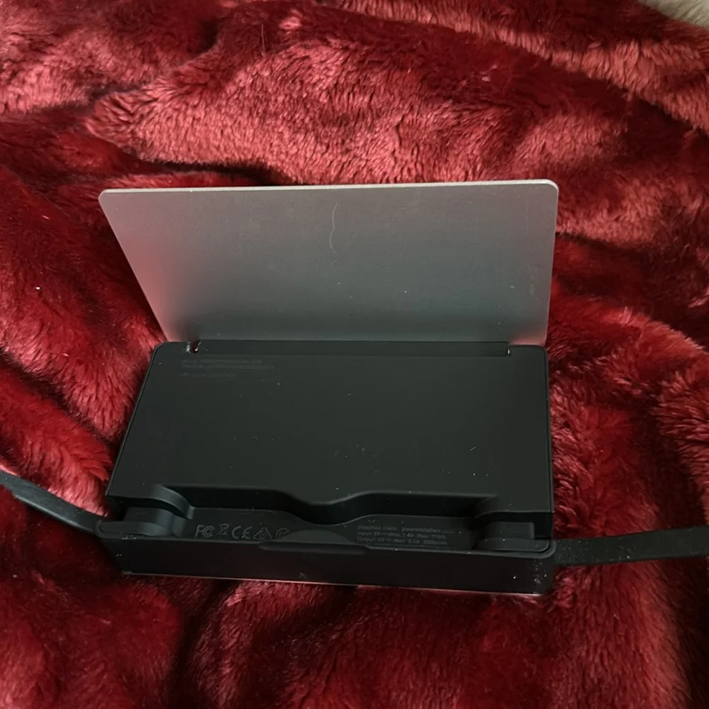 Mophie // portable charger silver - black
